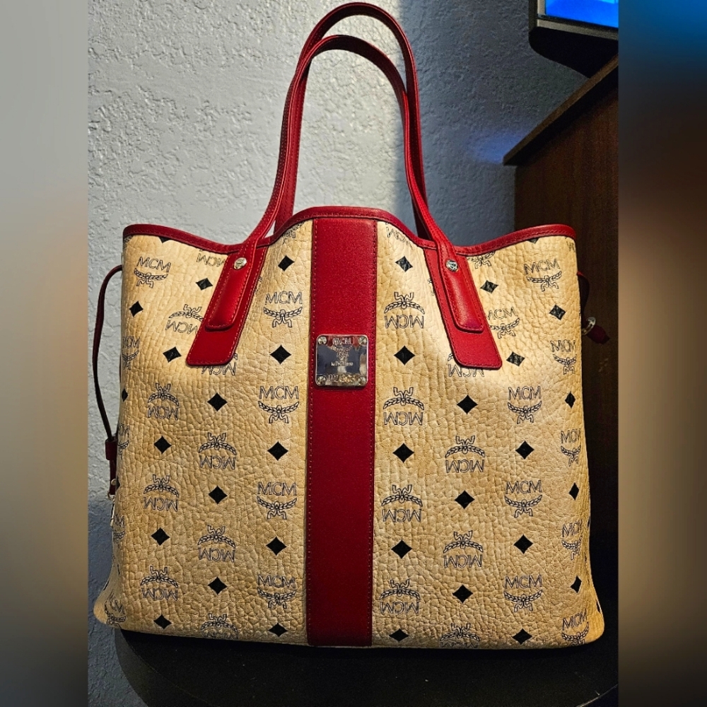 MCM Medium Tote Bag ❤️🤍